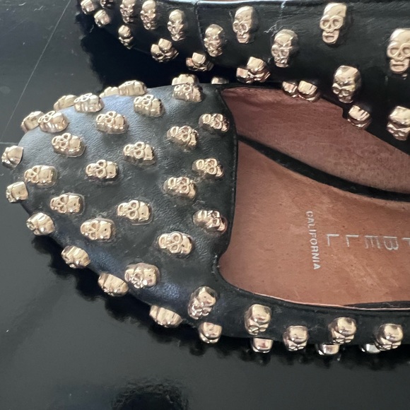 Jeffrey Campbell shull studded Flats size 6 black / gold - Picture 2 of 4